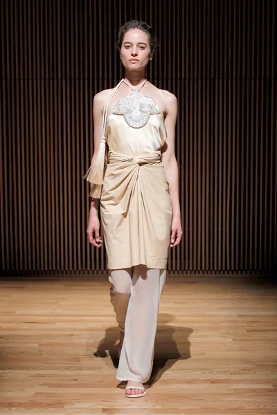 Look 19